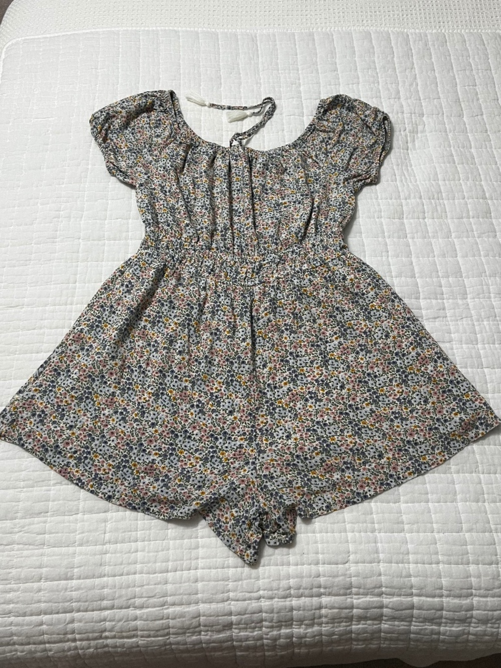 GENTLY USED- American Eagle Womens Off Shoulder Romper shorts w/pockets